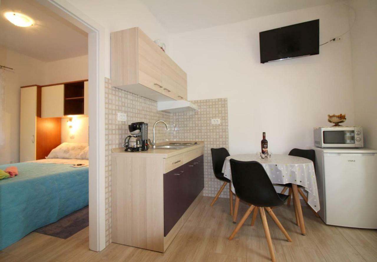 Apartment Noemi In City Center ポレッチ エクステリア 写真